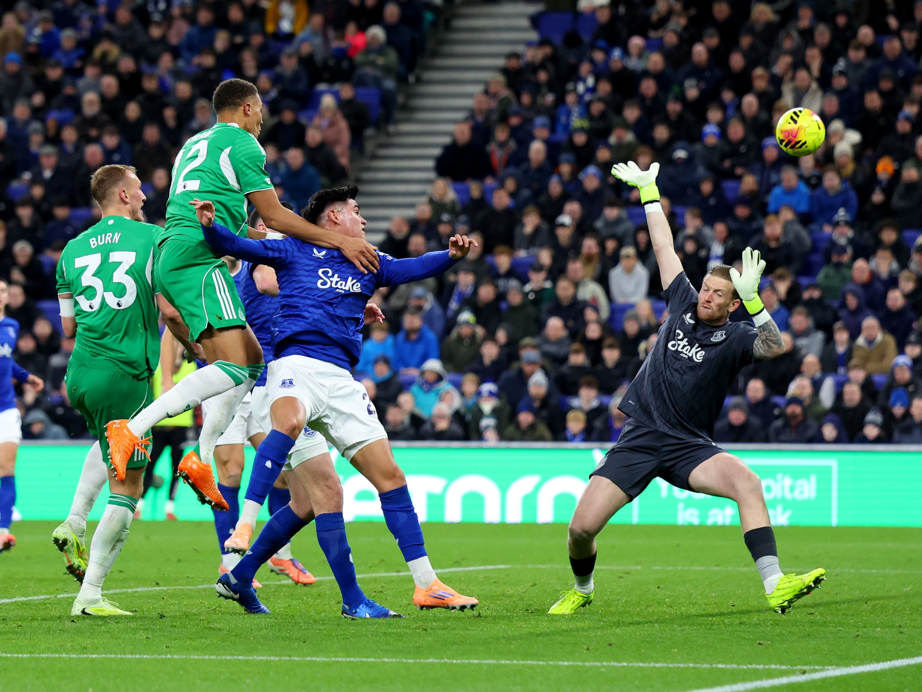 Newcastle Cruise Past Everton in Dominant Display